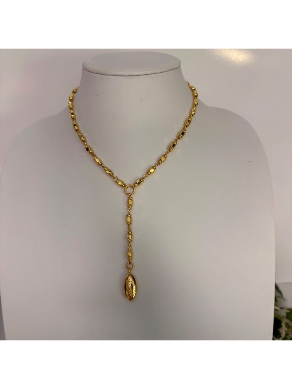 Gold Tone Lariat Necklace Star Engraved Drop Pendant 16.5 Inches Classic Elegant